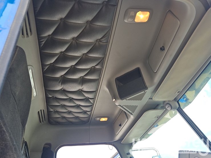 2019-freightliner-122sd-image-55