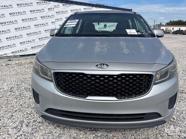 2016-kia-sedona-image-26