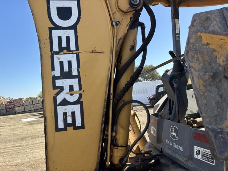 2005-deere-410g-image-19