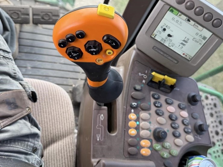 2011-john-deere-9770-sts-image-93