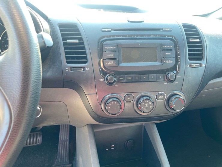 2017-kia-forte-4-door-sedan-(181,895-miles)-image-13