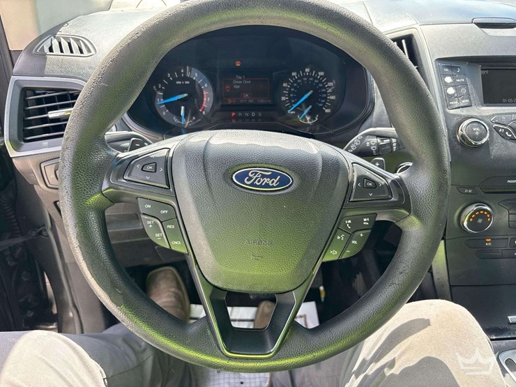 2016-ford-edge-image-11