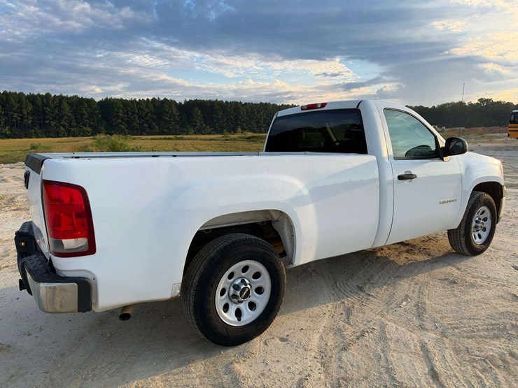 2010-gmc-sierra-1500-image-3
