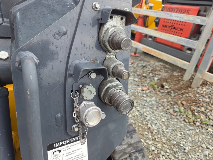 deere-317g-image-15