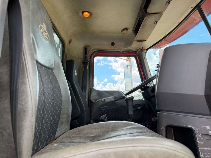2007-mack-granite-ctp713b-image-16