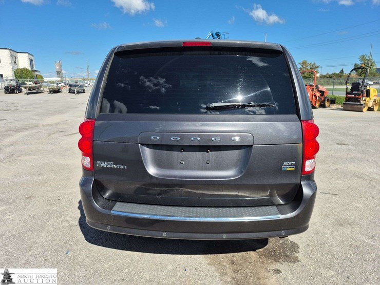 2017-dodge-grand-caravan-sxt-image-6