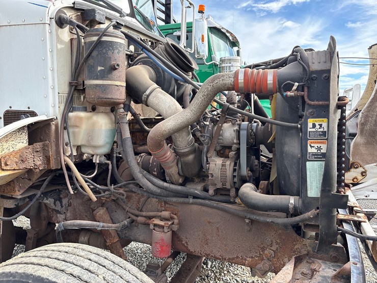 2007-peterbilt-335-image-22
