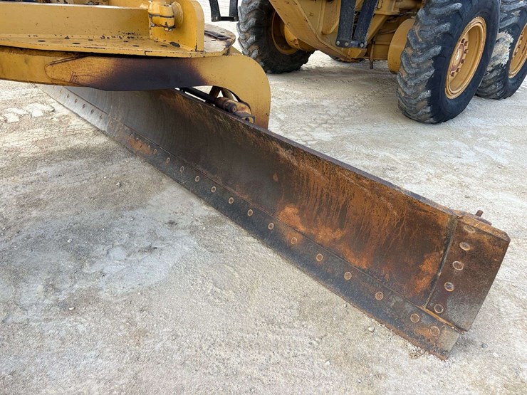 2001-caterpillar-12h-image-32
