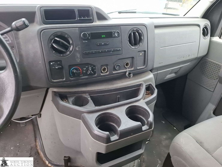 2012-ford-cargo-image-12