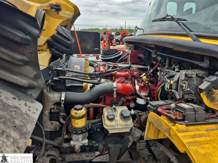 2018-freightliner-m2-106-image-10