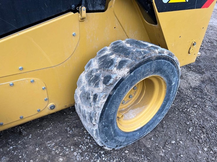 2018-caterpillar-262d-image-12