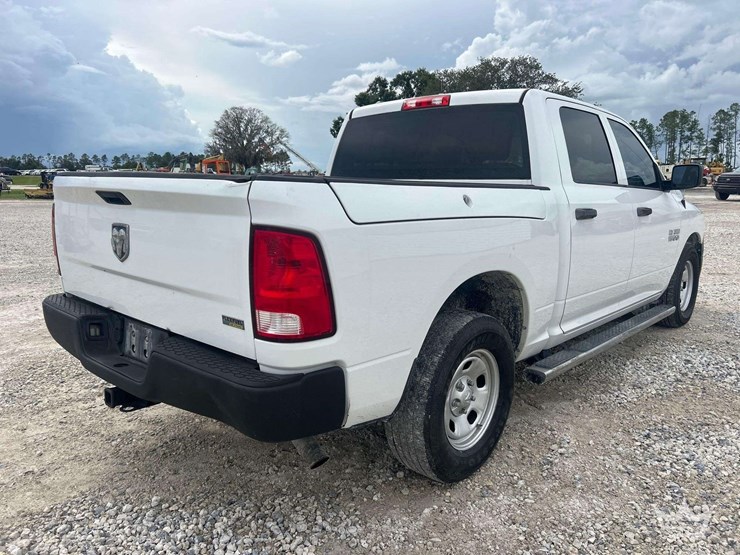 2015-dodge-1500-image-3