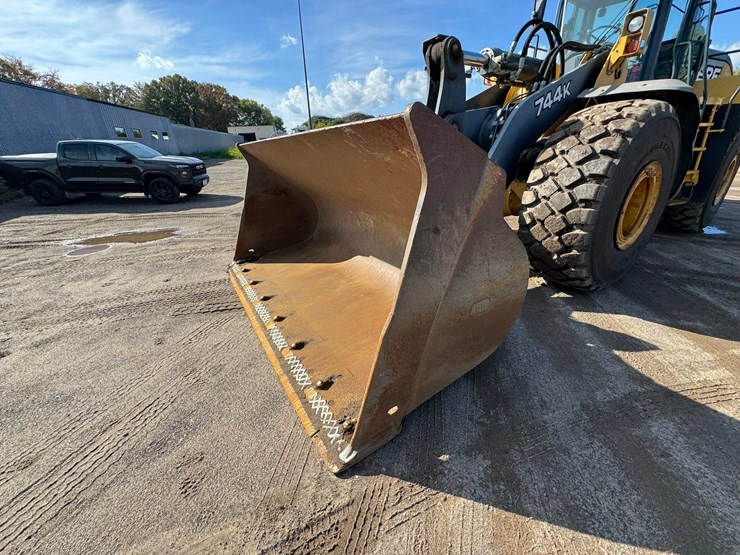 deere-744k-image-33