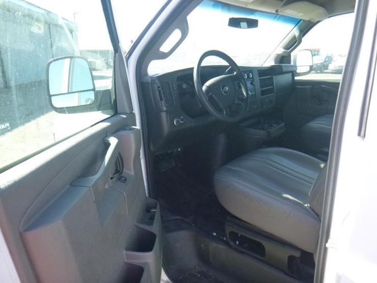 2016-chevrolet-express-2500-image-5