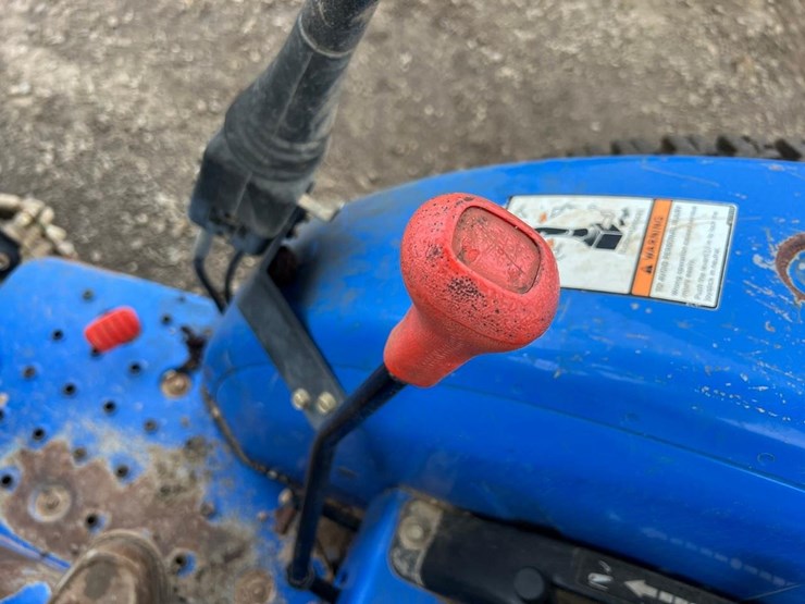 2015-new-holland-workmaster-33-image-21