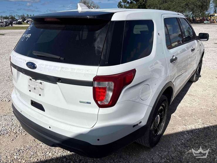 2016-ford-explorer-image-3