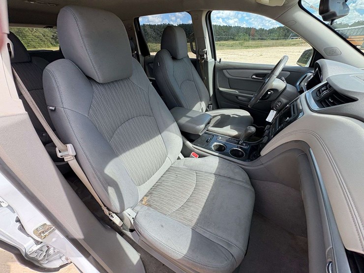 2017-chevrolet-traverse-image-19