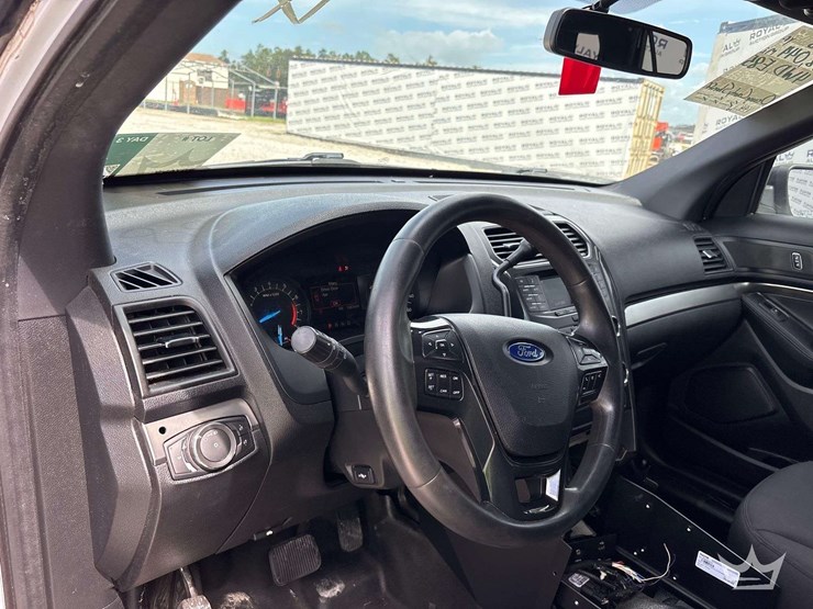 2018-ford-explorer-image-9