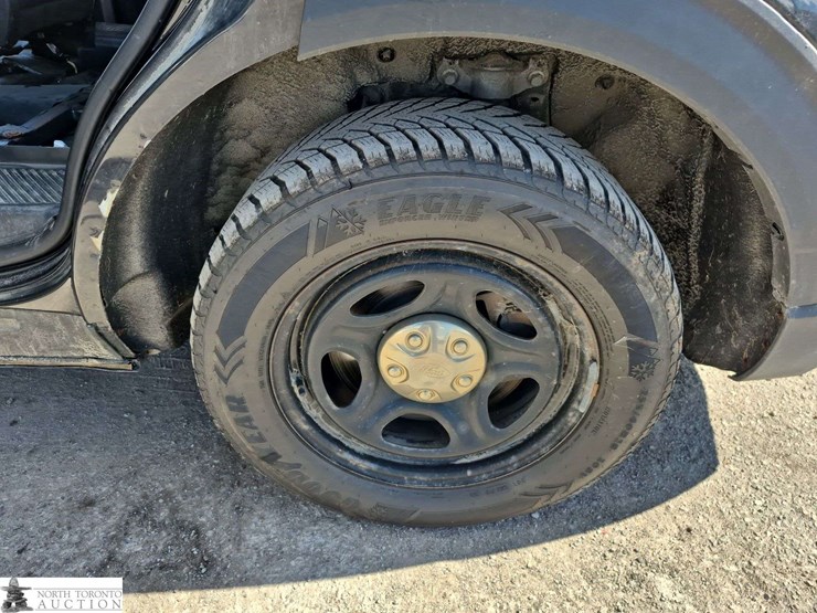 2021-ford-explorer-image-19