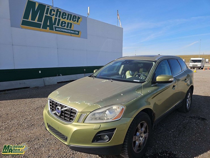 2010-volvo-xc60-image-1
