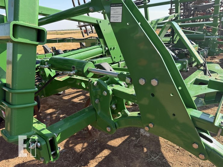2023-john-deere-2430-image-10