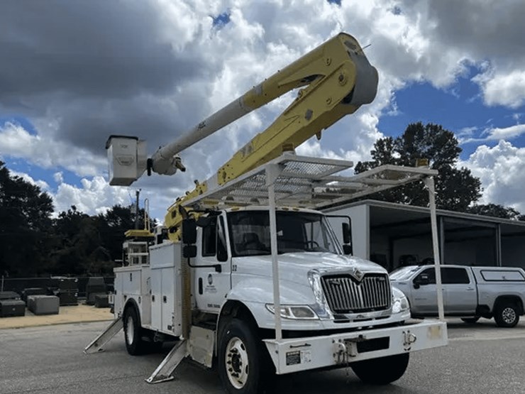 2017-international-durastar-4400-image-1