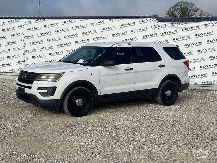 2016-ford-explorer-image-1