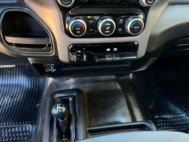 2023-dodge-3500-image-18