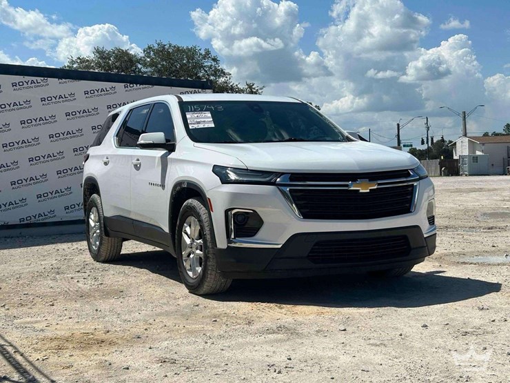 2022-chevrolet-traverse-image-2