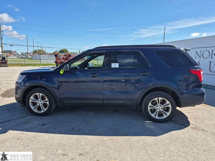 2017-ford-explorer-image-8