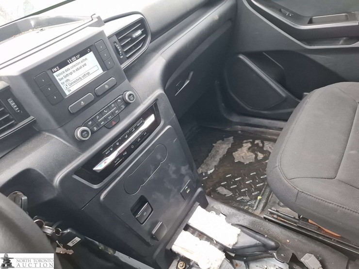 2021-ford-explorer-image-12