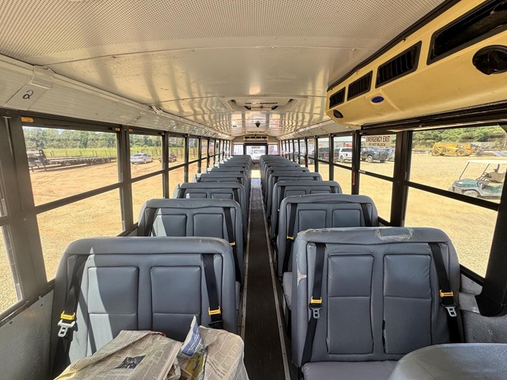 2010-freightliner-b2-image-10