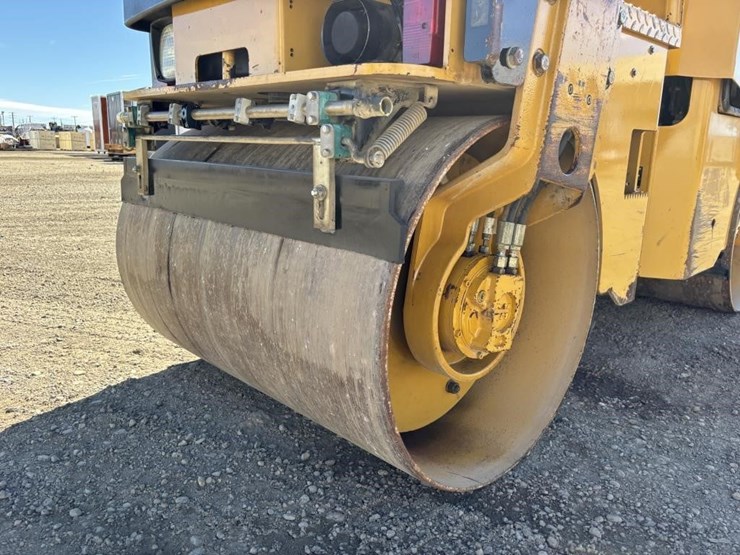 2013-caterpillar-cb22-image-11