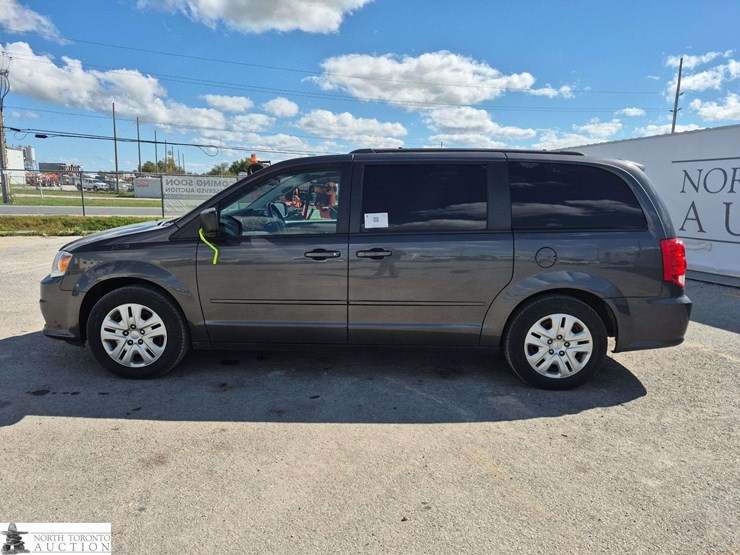 2017-dodge-grand-caravan-sxt-image-8