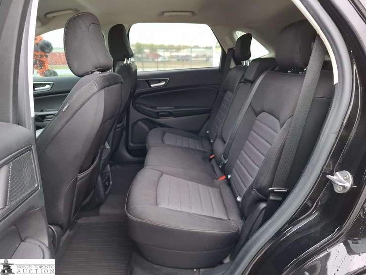 2021-ford-edge-image-13