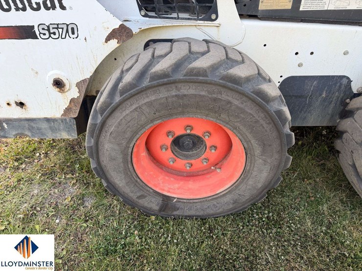 2015-bobcat-s570-image-9