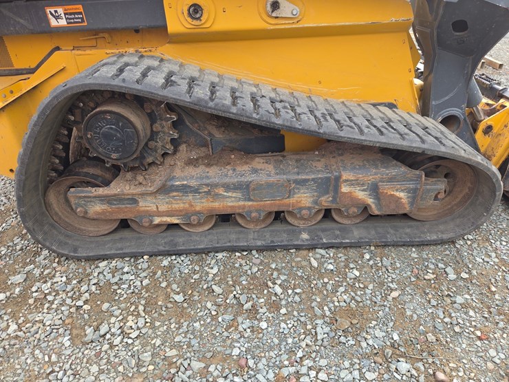 2020-deere-331g-image-47