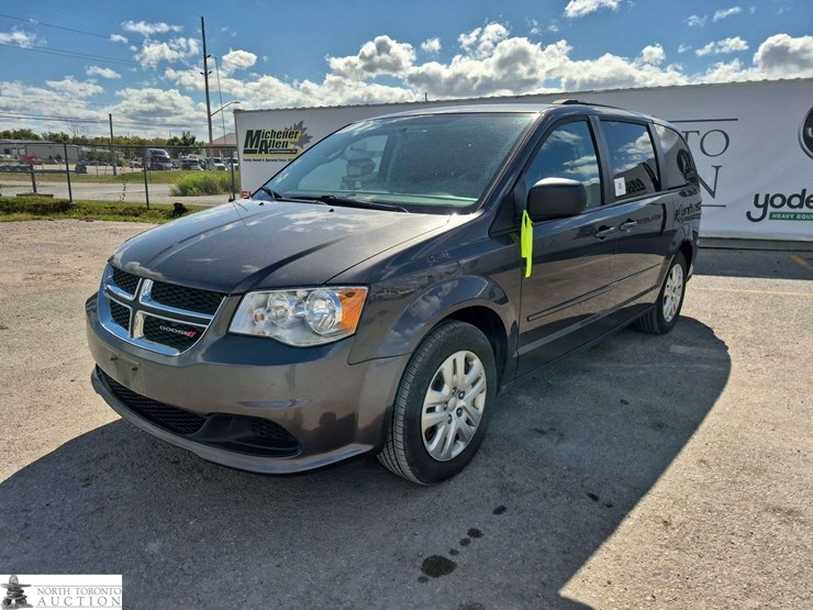 2017-dodge-grand-caravan-sxt-image-1