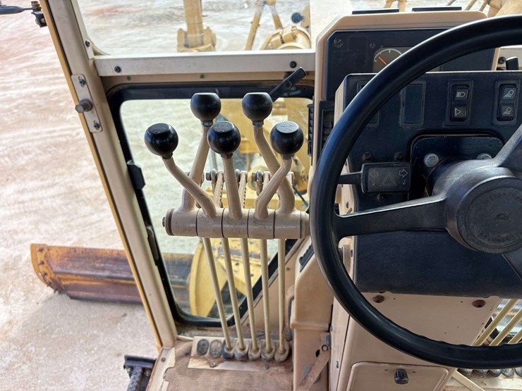 2001-caterpillar-12h-image-12