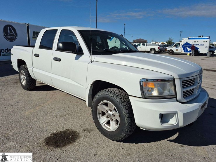 2011-dodge-dakota-image-3