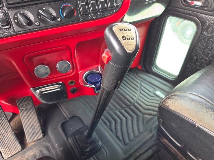 #1408-•-2014-peterbilt-388-sleeper-cab-truck-tractor-image-61