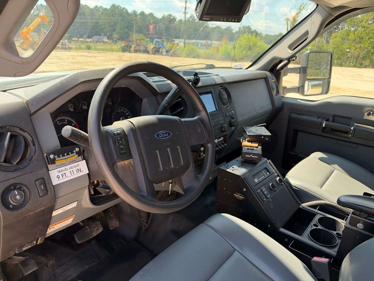 2014-ford-f550-image-11