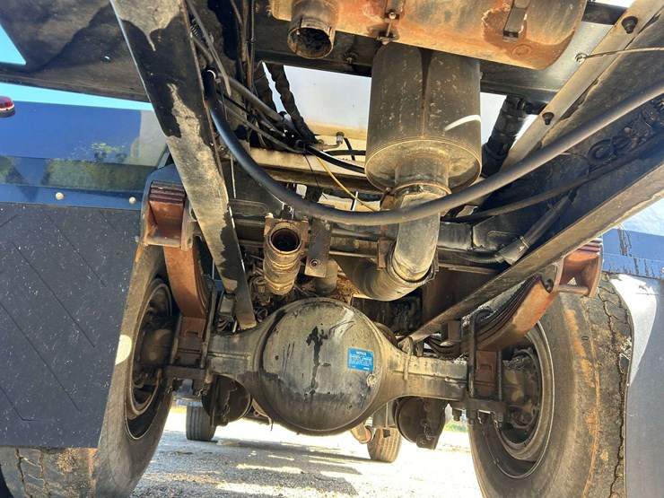 2015-peterbilt-220-image-57