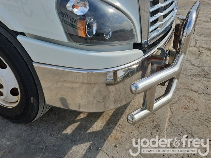 2017-freightliner-cascadia-113-image-24