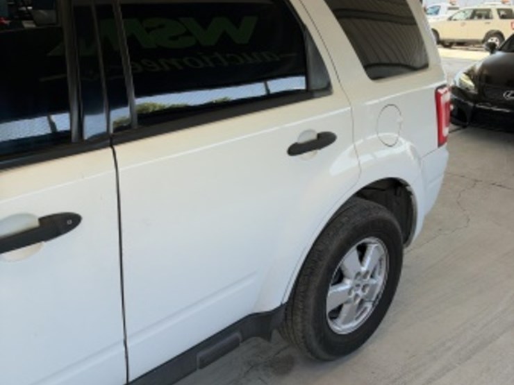 2011-ford-escape-image-5
