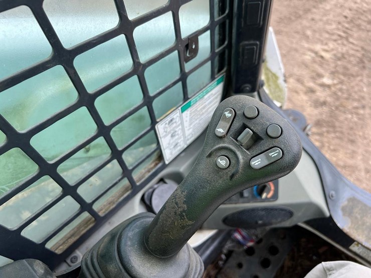 2019-bobcat-t740-image-18