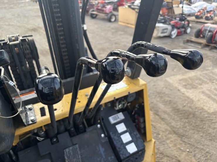 2020-caterpillar-gc40k-image-24