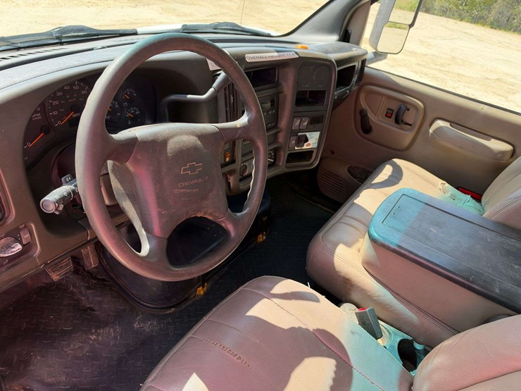 2008-utility-van-image-11