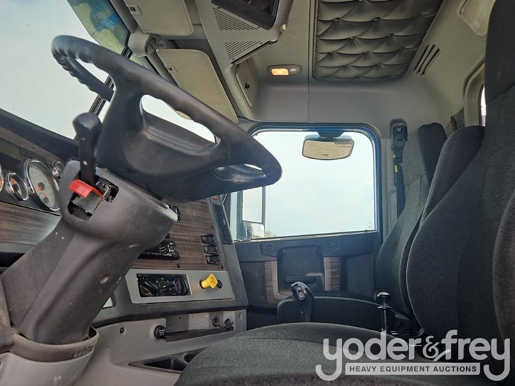 2019-freightliner-122sd-image-29
