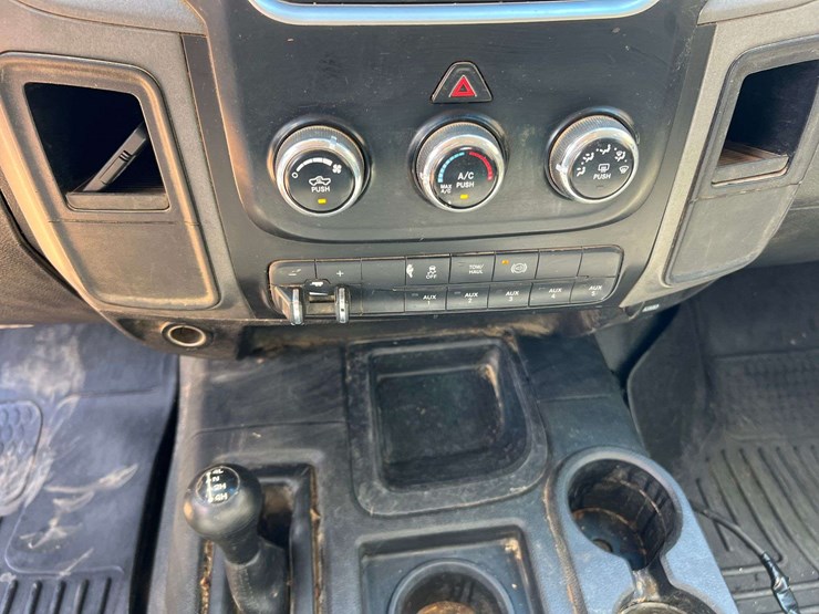 2015-dodge-3500-image-19